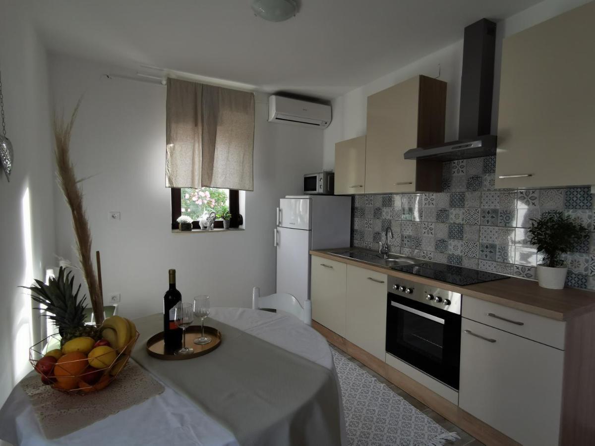 Apartment Lucia *