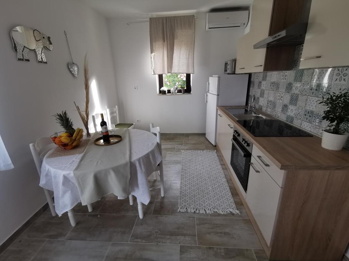 Lucia Apartment *